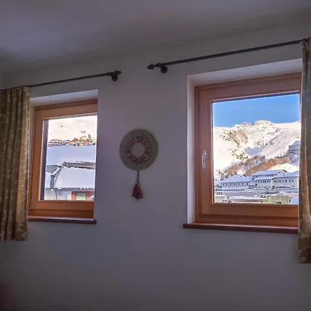 The Breeze Way Apartment